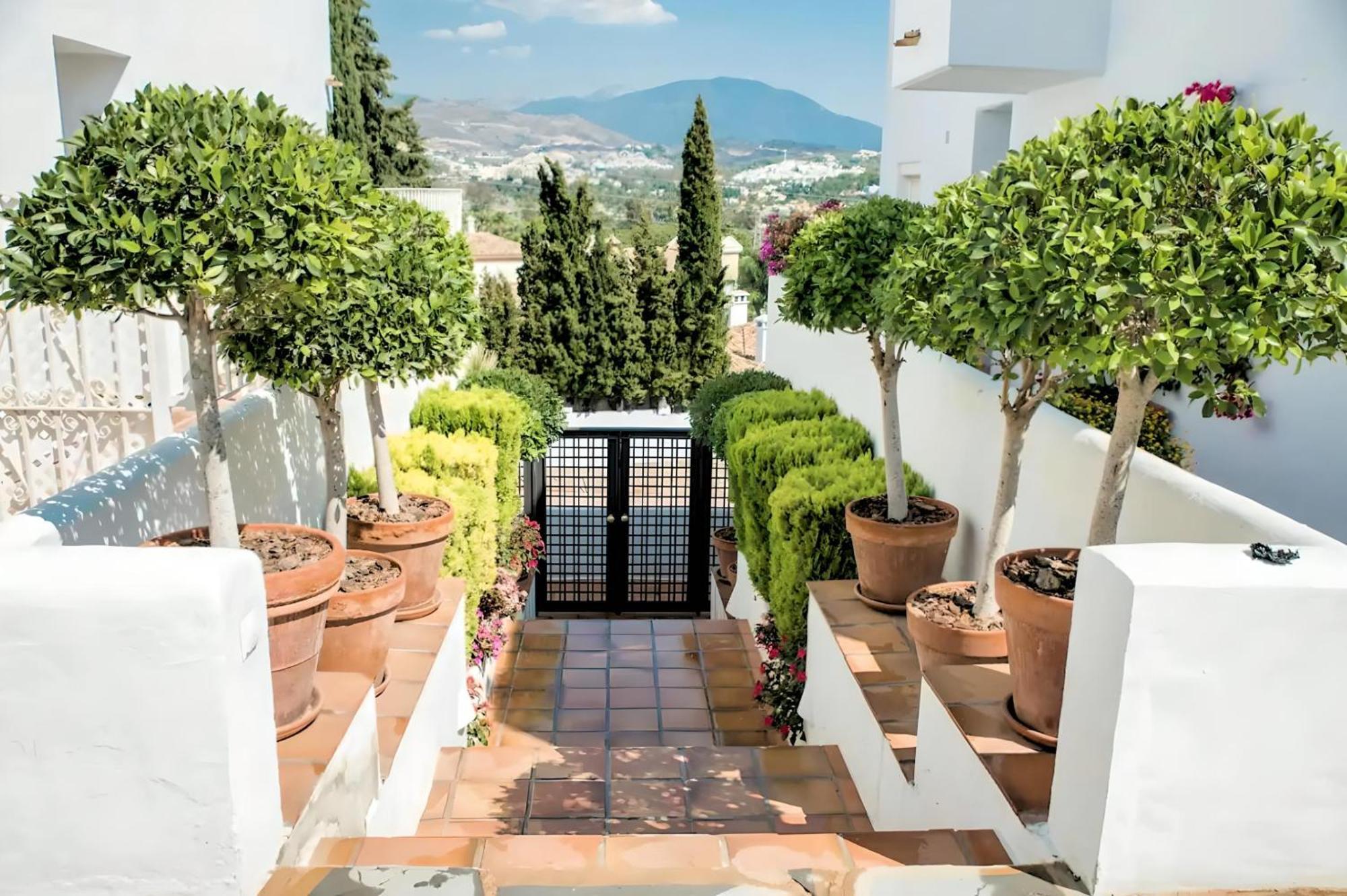 Gorgeous 2Br Apt. W/ Mountain View Puerto Banus Marbella Kültér fotó