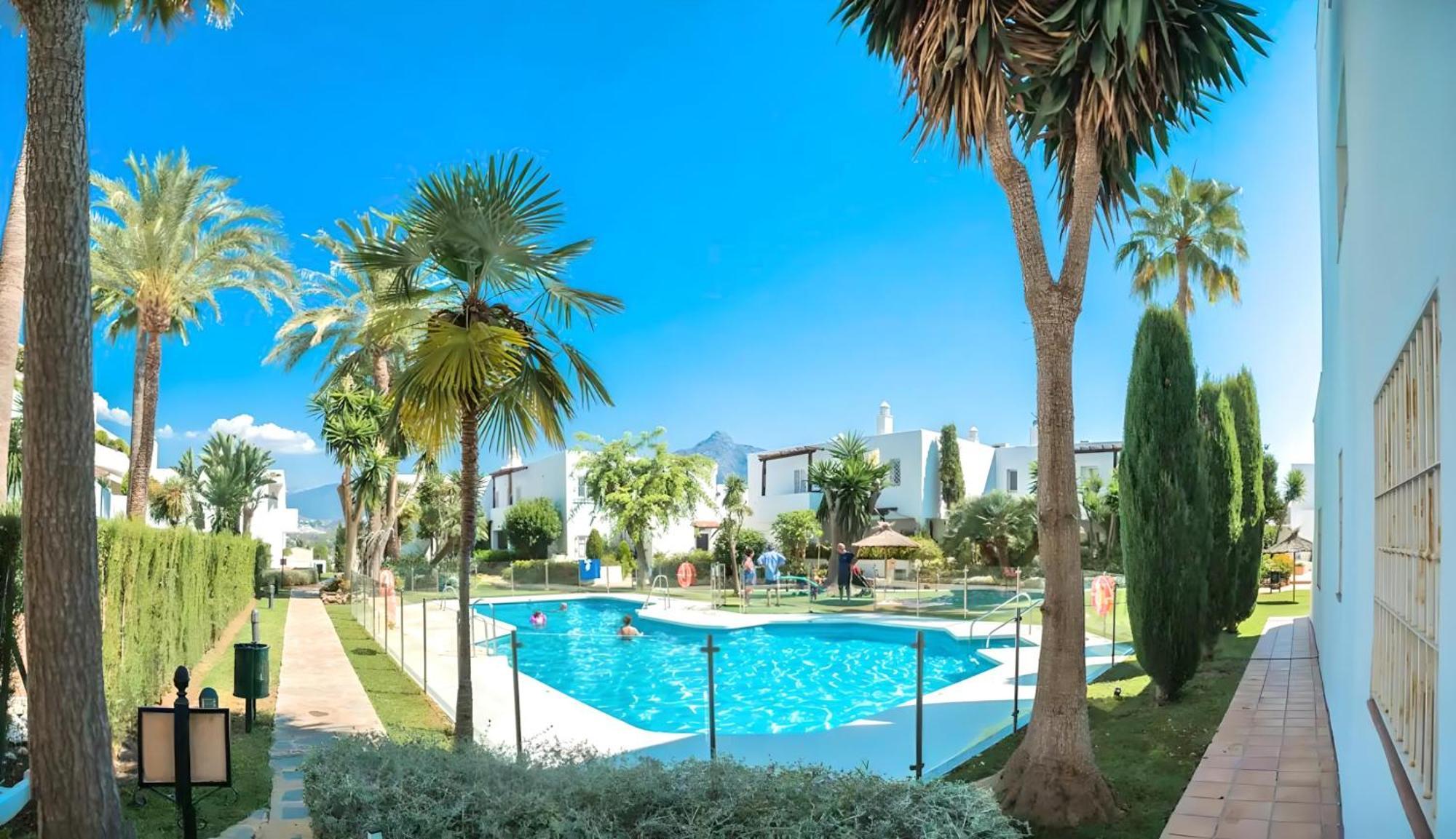 Gorgeous 2Br Apt. W/ Mountain View Puerto Banus Marbella Kültér fotó