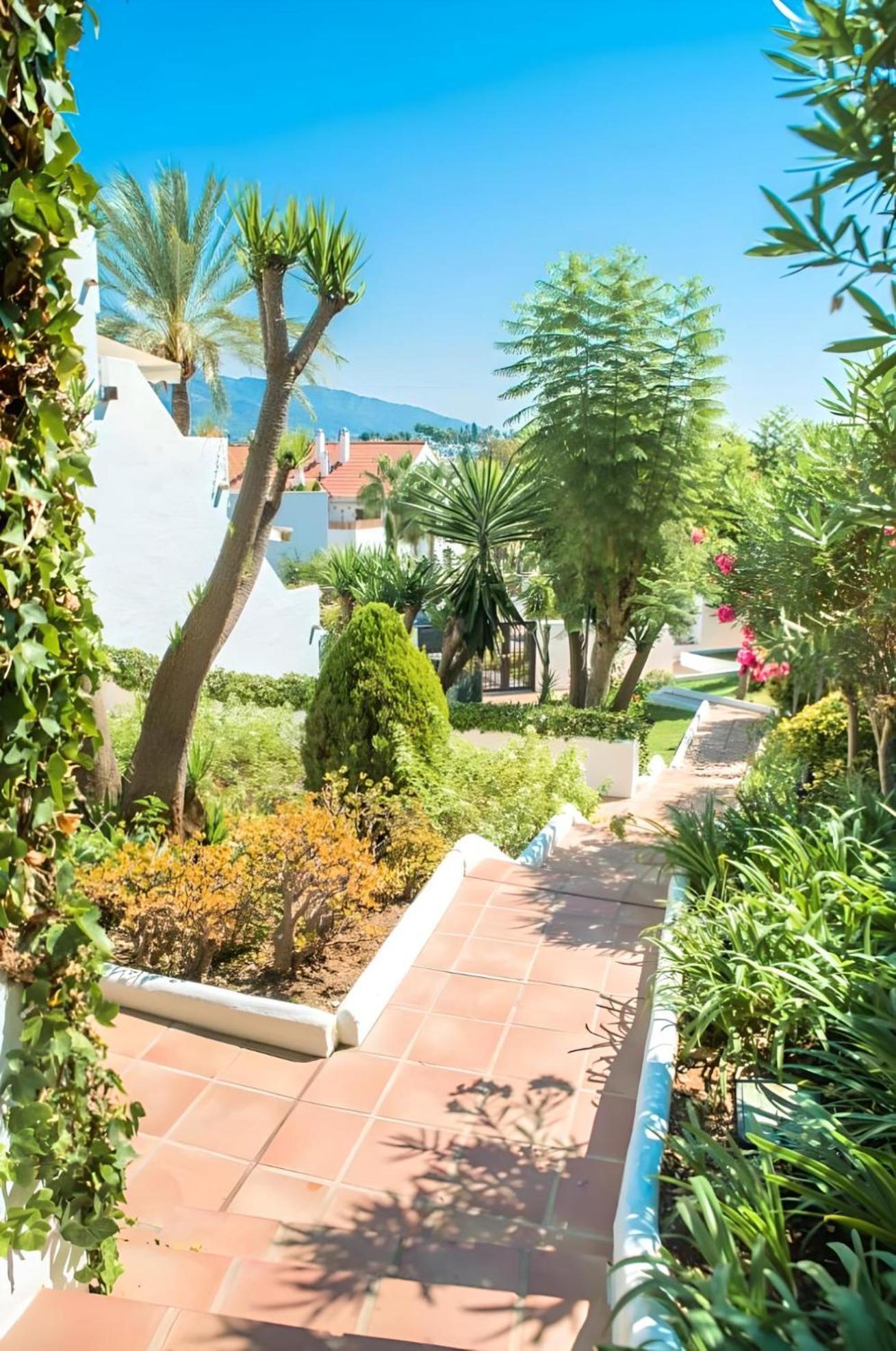 Gorgeous 2Br Apt. W/ Mountain View Puerto Banus Marbella Kültér fotó